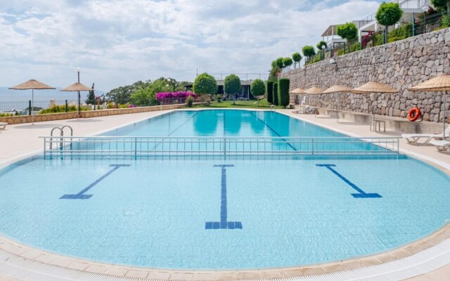 Flat With Sea View and Shared Pool in Bodrum