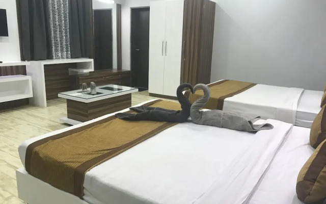 FabHotel Bee Town A.B Road