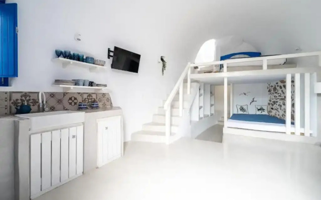 Karpimo & Fertimo Suites Santorini