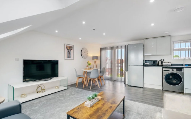 Newly Converted 3 Bed Apt. in Hounslow