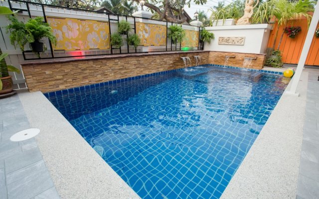 Grand Condo Montra Pool villa