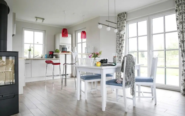 Luxus Reetdachhaus in Fuhlendorf mit Sauna