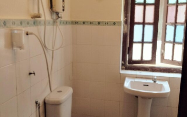 Cintamani Travellers Lodge