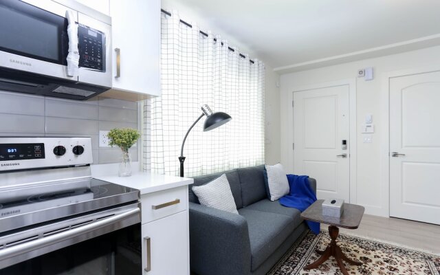 Tasteful 2 Bedroom Suite near Marine Gateway by Elevate Rooms