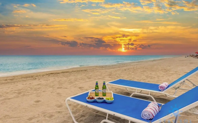 Hollywood Bliss Studio Balcony Beach View
