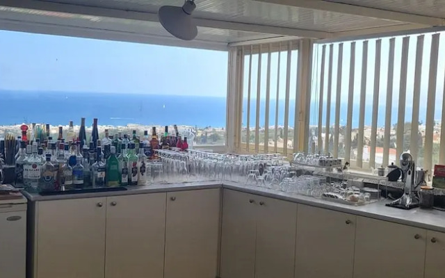 Room in Condo - Entire Private Suite Unit sea View