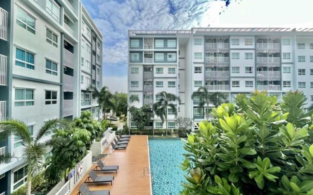 The trust huahin sky room condo pool view