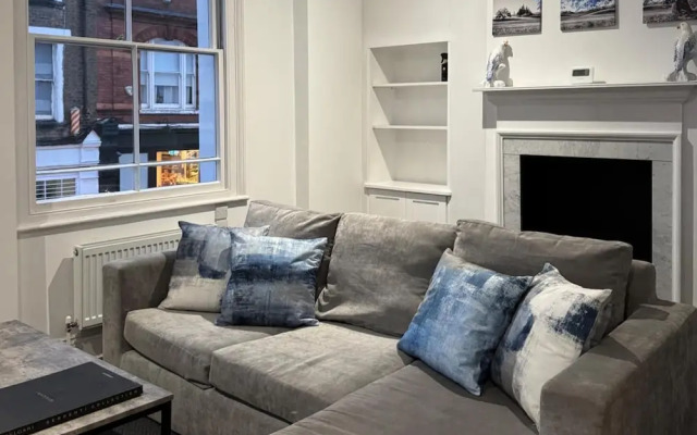 Central Apartment - Sleeps 2 & Private Patio