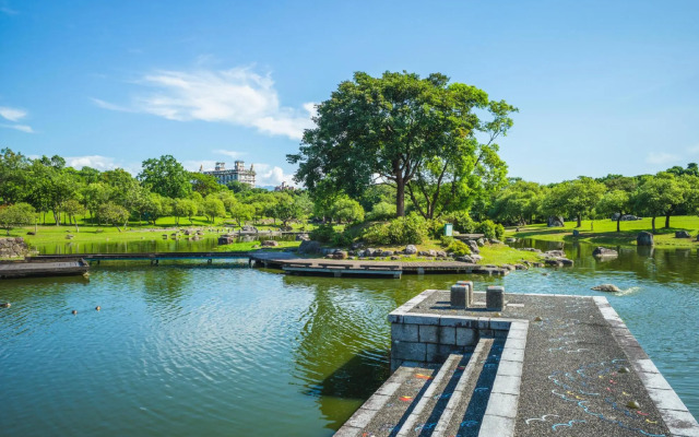 Lake shining Hostel