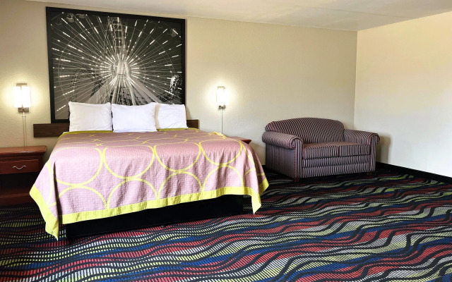 Super 8 by Wyndham Vincennes