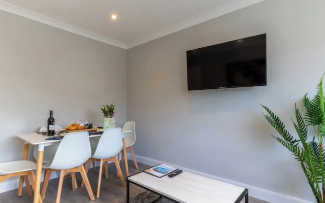 Altham Place-fully Refurbished 2-bath Bungalow