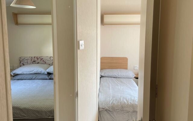 Caravan - Sleeps 6 & Parking