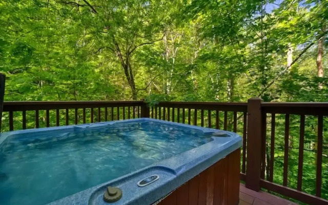 Cabin in Nature w/ Hot Tub & Games!