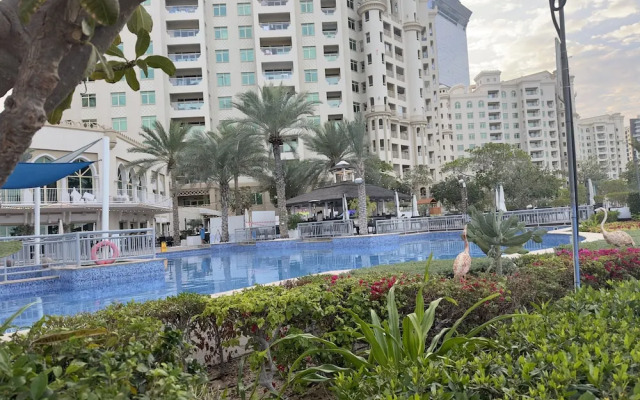 Palm Living 2BR Maid w Pool Beach Access