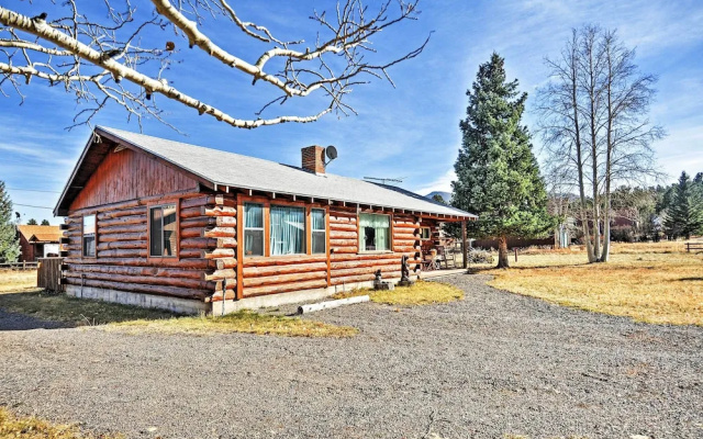 South Fork Log Cabin w/ Beautiful Mountain Views!