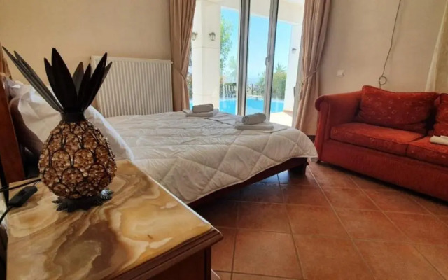 Athenian Luxury Villa in Glyfada