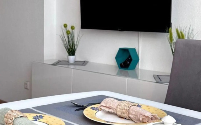 Апартаменты на улице Краснолесья 54