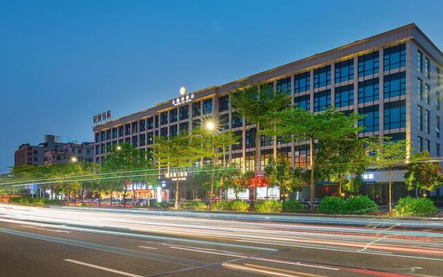 Golden Bay Hotel