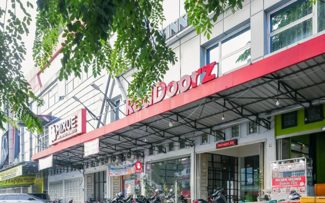 RedDoorz Plus @ Cemara Asri Medan