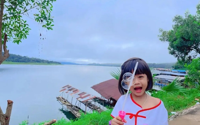 Baan Dongsak River view