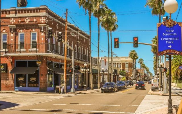 FRONTDESK 1910 E 7th Ave Apts Historic Ybor Tampa