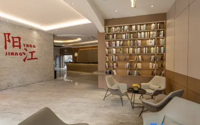 Yuefeng Hotel (Yangjiang Bus Terminal, Wal-Mart)