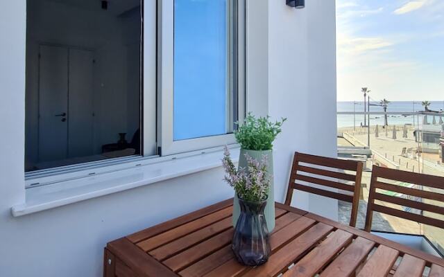 Phaedrus Living: Seaside Luxury Flat Lighthouse 69