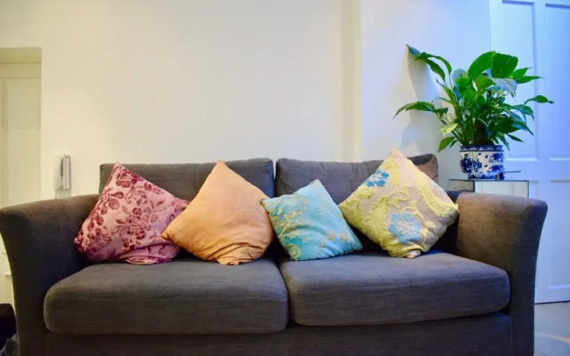 Bright 2 Bedroom Kennington Flat With Garden