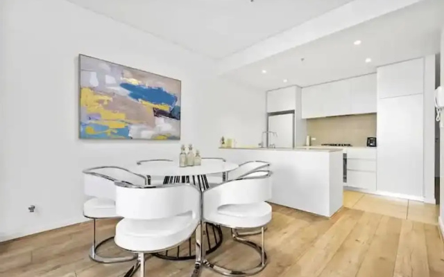 Metawise BnB 2BR Near Airport Pool Gym Train