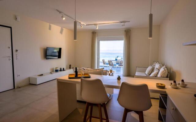 La Mer Bleue Beachfront Boutique Apartments