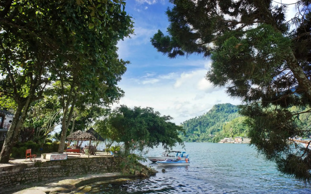 Pandu Lakeside Hotel Parapat - Toba Lake