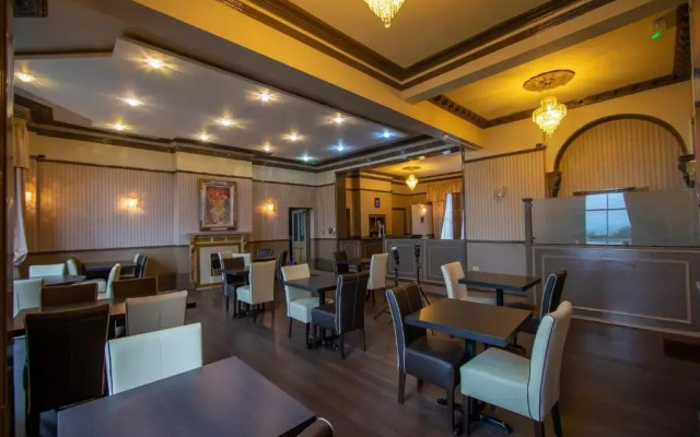 The Carlton Hotel