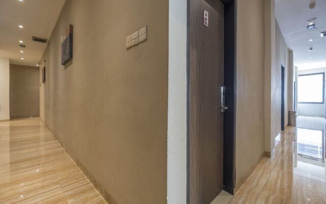 OYO 1679 Hotel Century Makassar