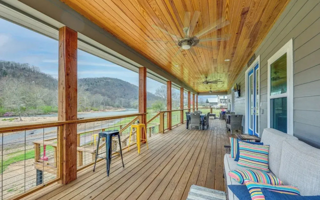 Riverfront 'caddo Shack' Home w/ Views & Fire Pit