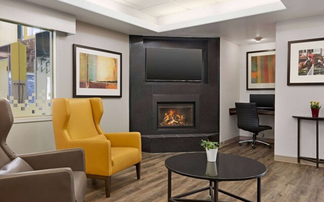 Super 8 Calgary Shawnessy Area