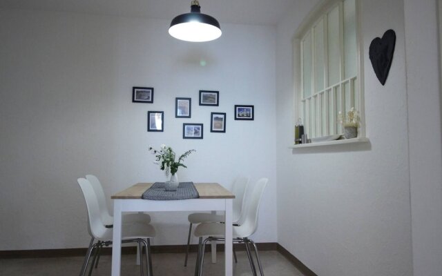 "casa Schilling: 2.5 Rooms With Balcony Near Hospital, University"