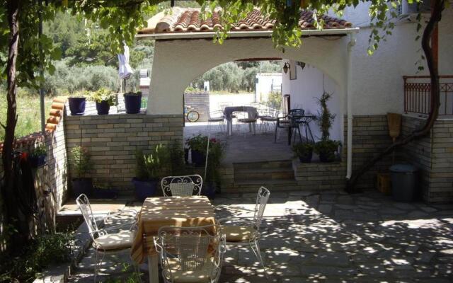 Maistrali Studios Apartments