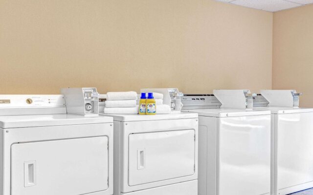 Quality Suites Atlanta Airport East