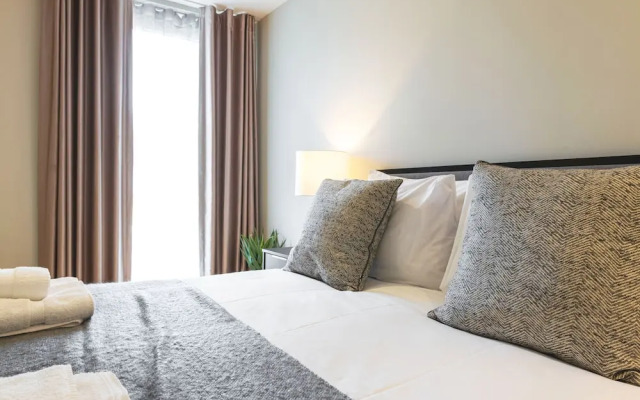 Spacious Elegant Apartments in Southbank
