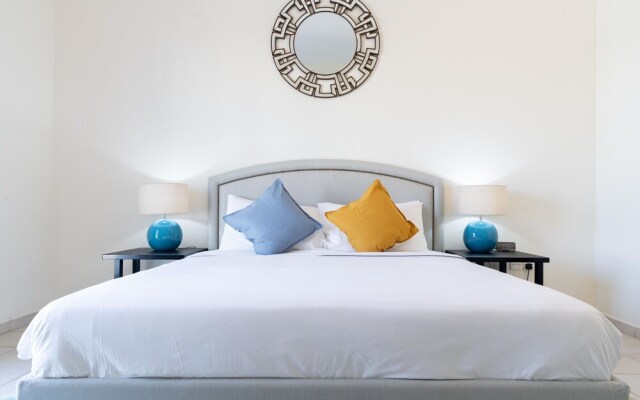 Lux BnB 1BD Discovery Gardens