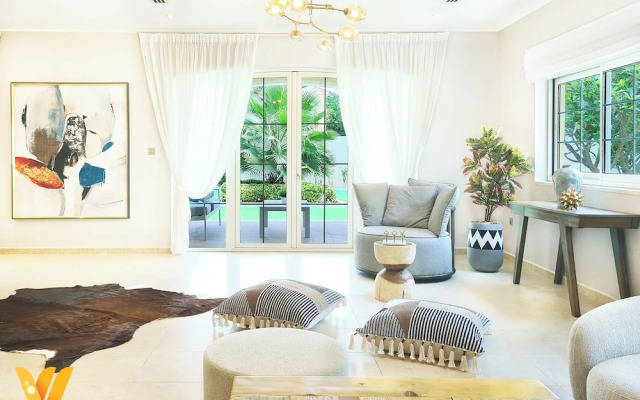 Venduras- Luxe 3BR Villa Jumeirah Park