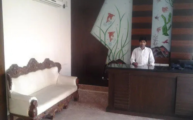 OYO 9974 Hotel Taj Prince