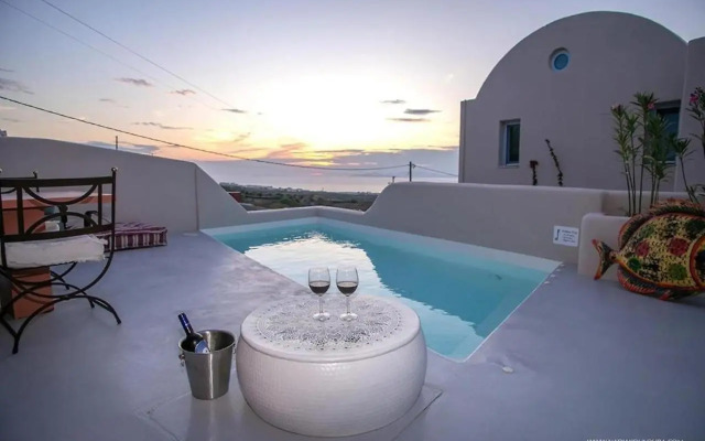 Pink Freud Villas Santorini