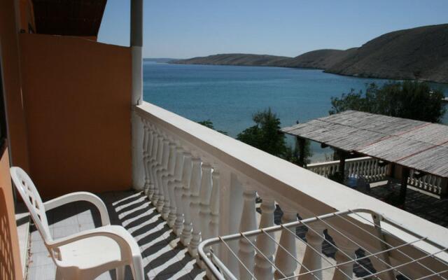 Sandy beach - afordable with parking - A5-20(4)