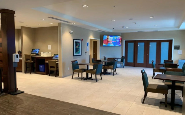 Comfort Inn & Suites