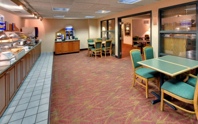 Holiday Inn Express Chicago NW - Arlington Heights by IHG