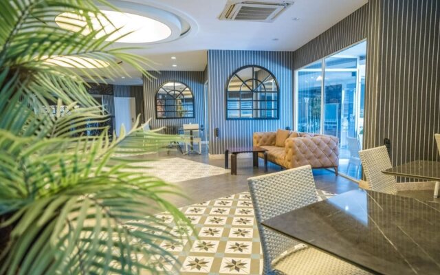 Point Beach Hotel