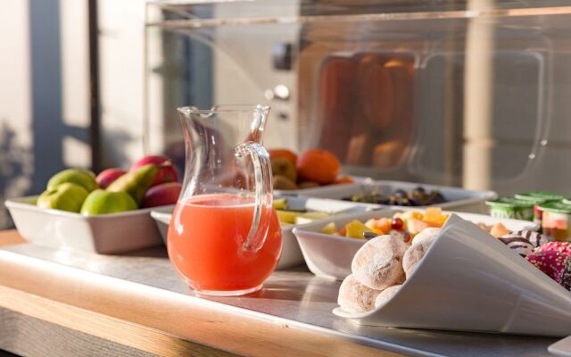 Mezzo Hotel & Business