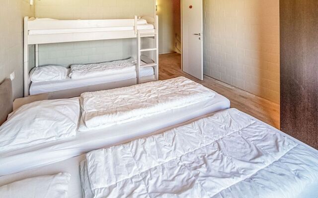 Serene Holiday Home in Gijverinkhove With Terrace, Garden