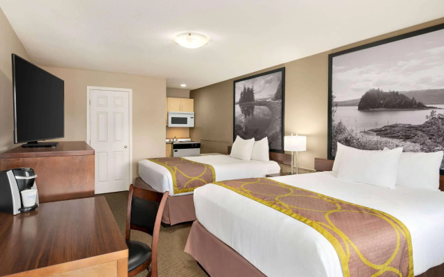 Super 8 by Wyndham Courtenay